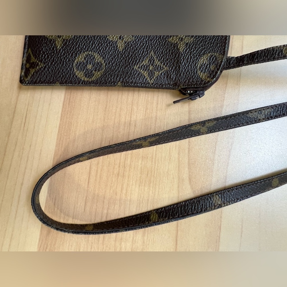 Vintage Louis Vuitton- 1986  LV Pochette
Secret / Rare Shoulder Bag - Picture 8 of 17